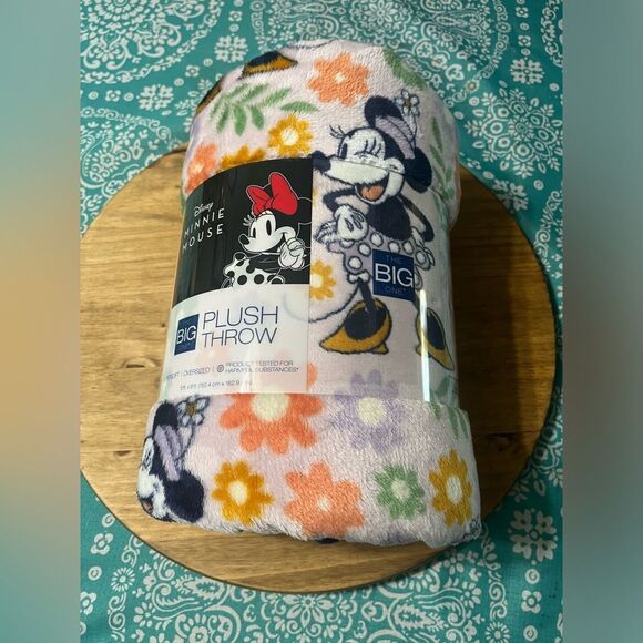 NEW Disney Minnie Mouse w/flowers purple/pink “The Big One” throw blanket - Picture 1 of 8